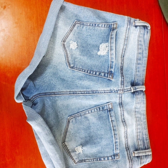 Distressed jean shorts - Picture 3 of 3